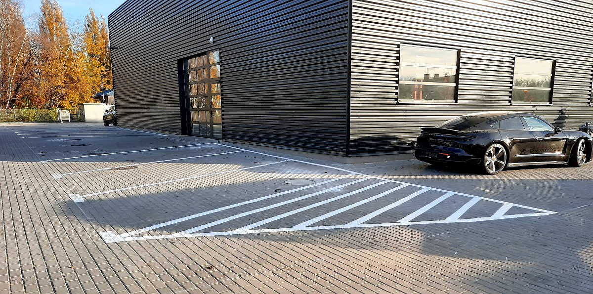 Oznakowanie parkingów i hal garażowych 02 | Malowanie oznaczeń oznakowań poziomych Poznań