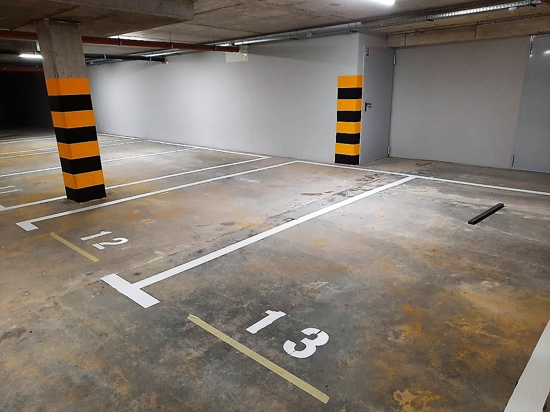Oznakowanie parkingów i hal garażowych 08 | Malowanie oznaczeń oznakowań poziomych Poznań